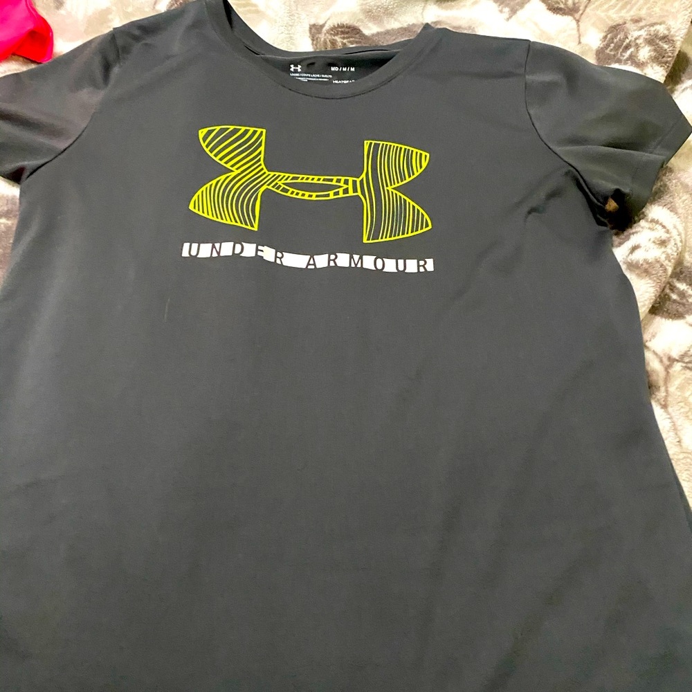 🔥🔥Under Armour Sale! 3/$10 ladies Under Armour tshirt